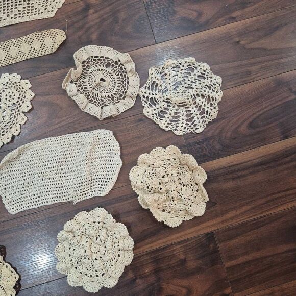 Crochet, 14 Vintage Vintage Medium Ivory, Cream Ecru Cotton Doilies, Handmade - Picture 4 of 7
